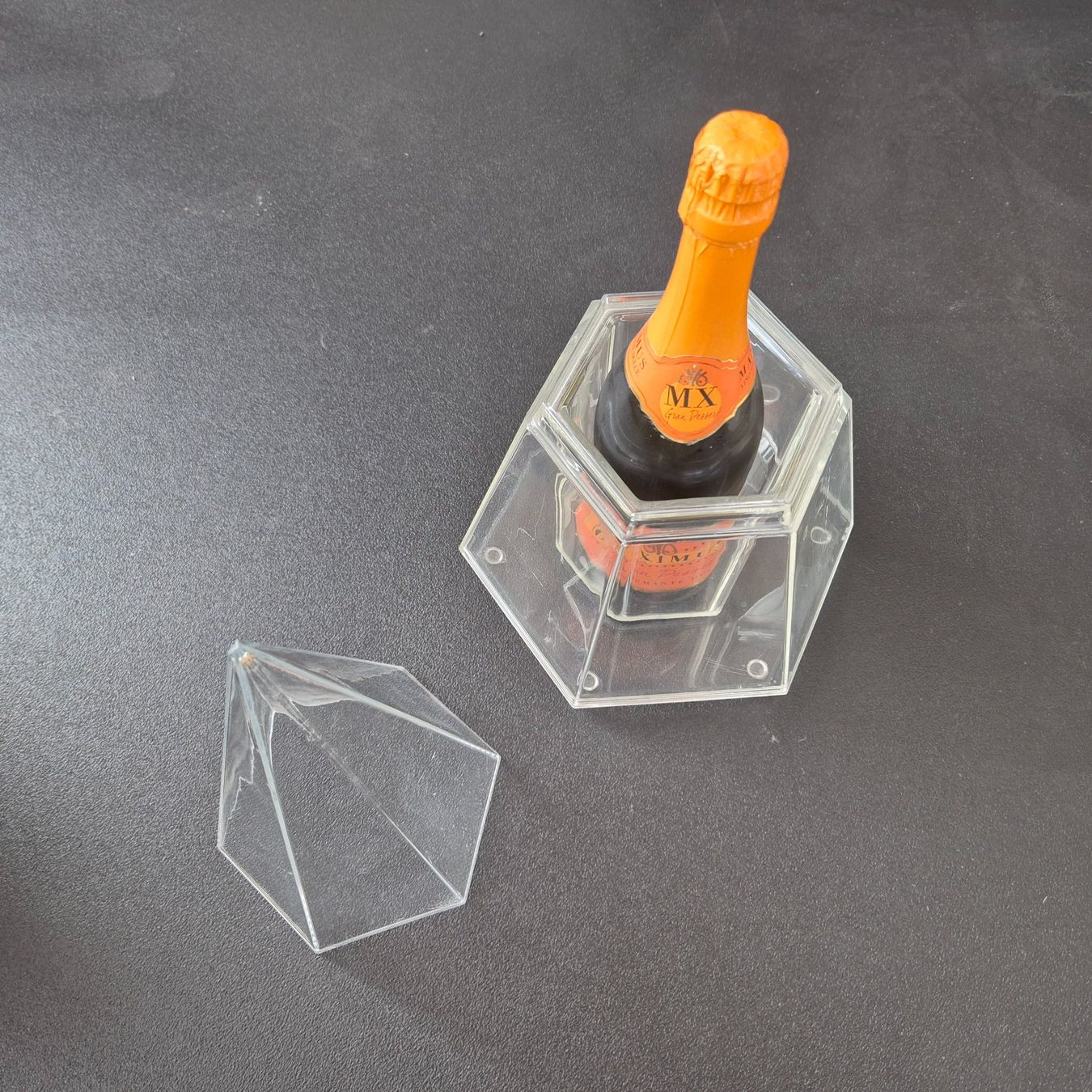 Altro: Plexiglas Acryl Weinkühler Champagner / Sektkühler Pyramide – Usato da Nottwil venduto da Wondewa-Shop 1