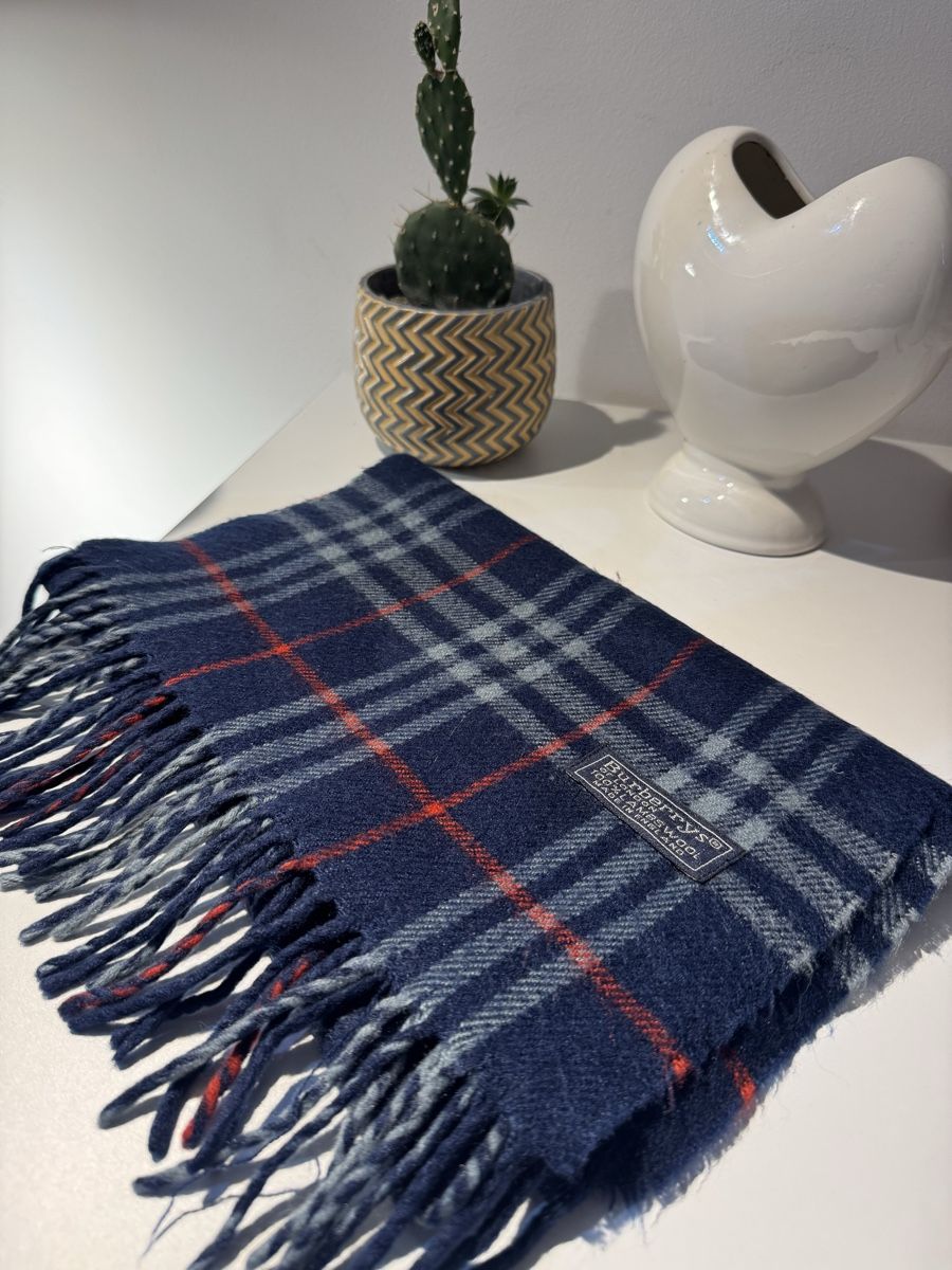 Burberry Foulard & Sciarpe: Écharpe Burberry originale – Usato da St-Maurice venduto da Nikitas_P 2