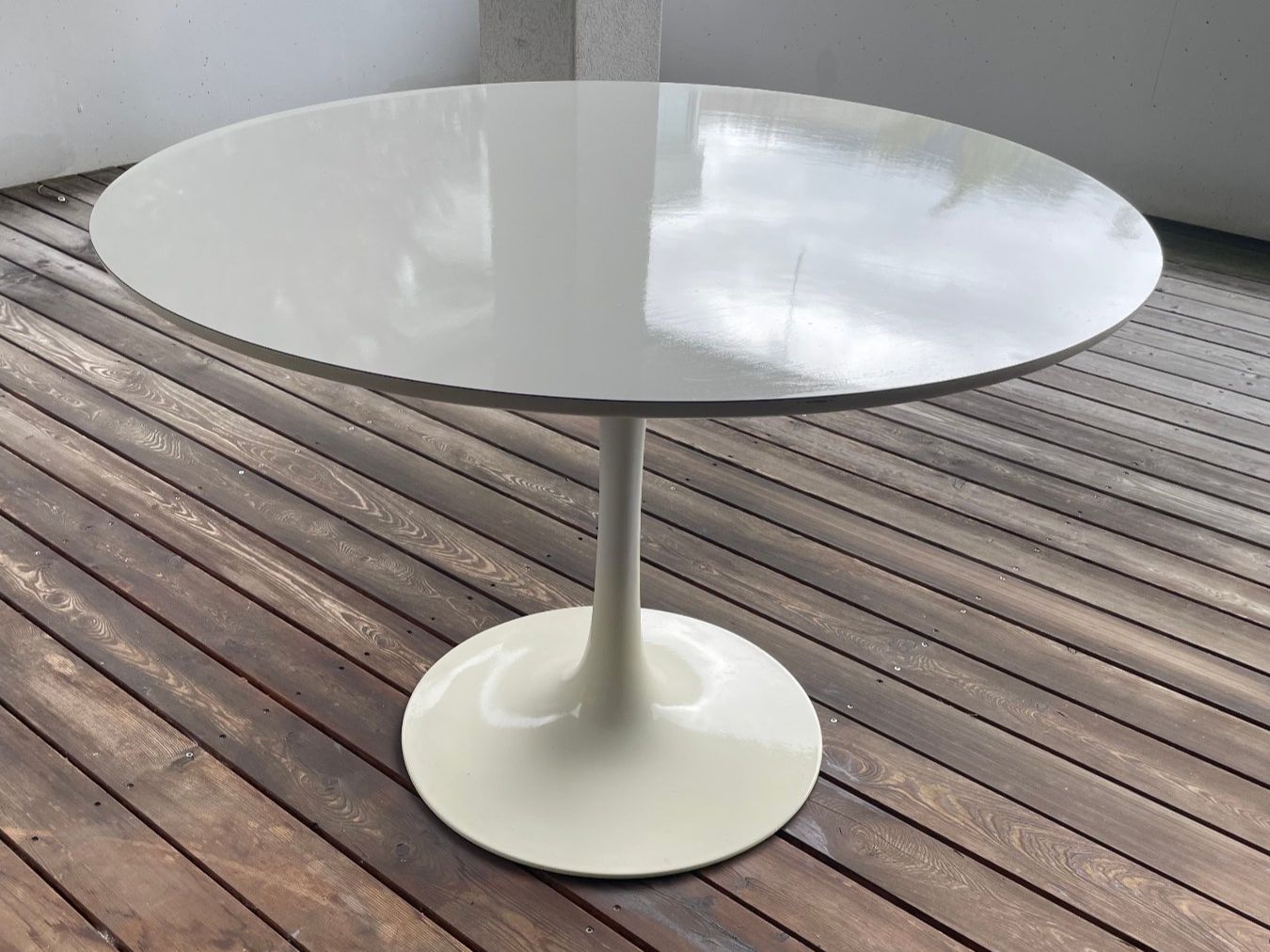Tulip Tische: Esstisch Tulip – Gebraucht aus Möhlin von mikadomio