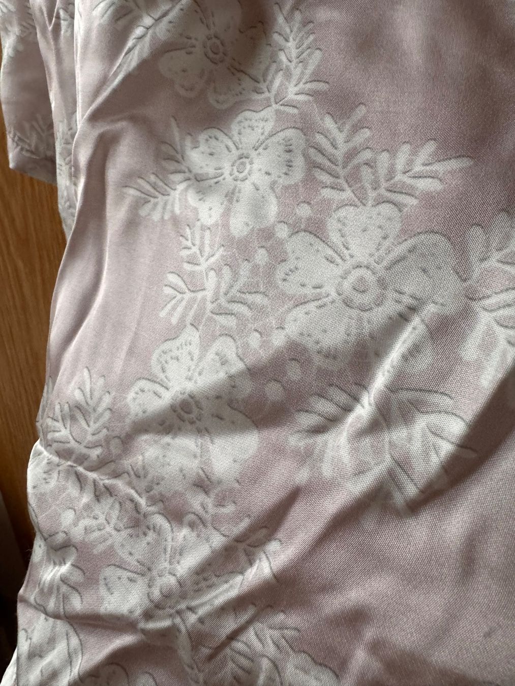 Blusen: Glänzende rosa Bluse mit floralem Muster Gr. S – Gebraucht aus Grosswangen von second_hand_dress 3