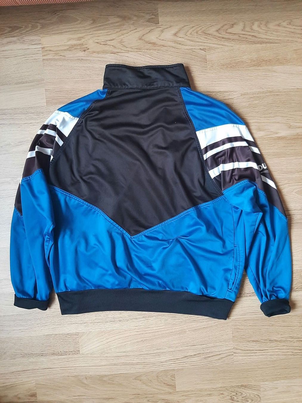Top: Haut de training Duarig - Vintage – Usato da Neuchâtel venduto da col_6rbm 1