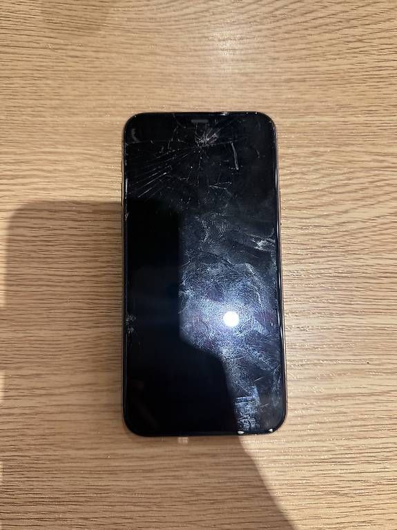 Handys / Smartphones: Iphone 11 Pro – Gebraucht aus Basel von alp_568c 1