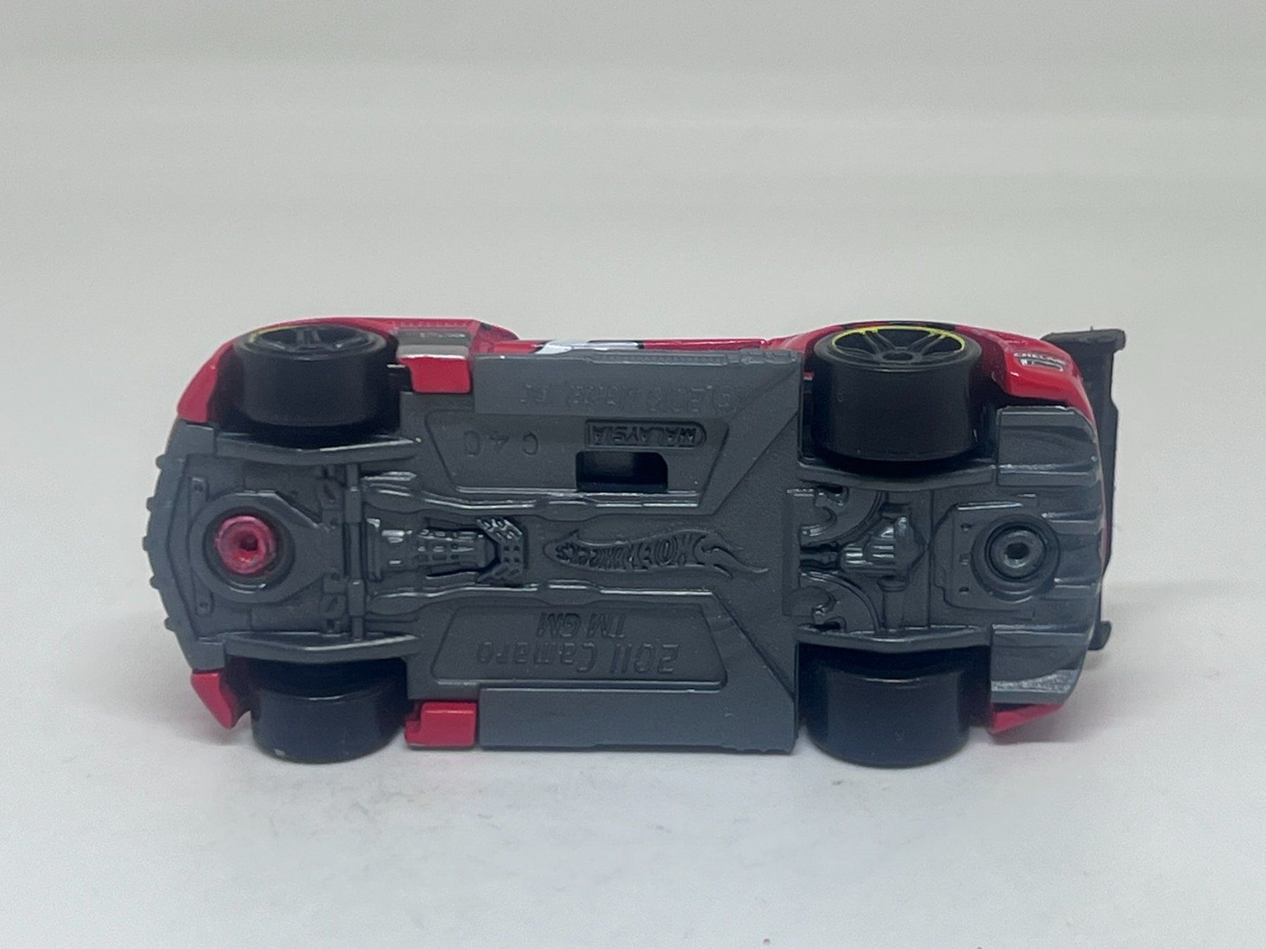 Hot Wheels Modellini d'auto: Hot Wheels '11 Camaro #397 – Usato da Wildegg venduto da LaaBoutique 3