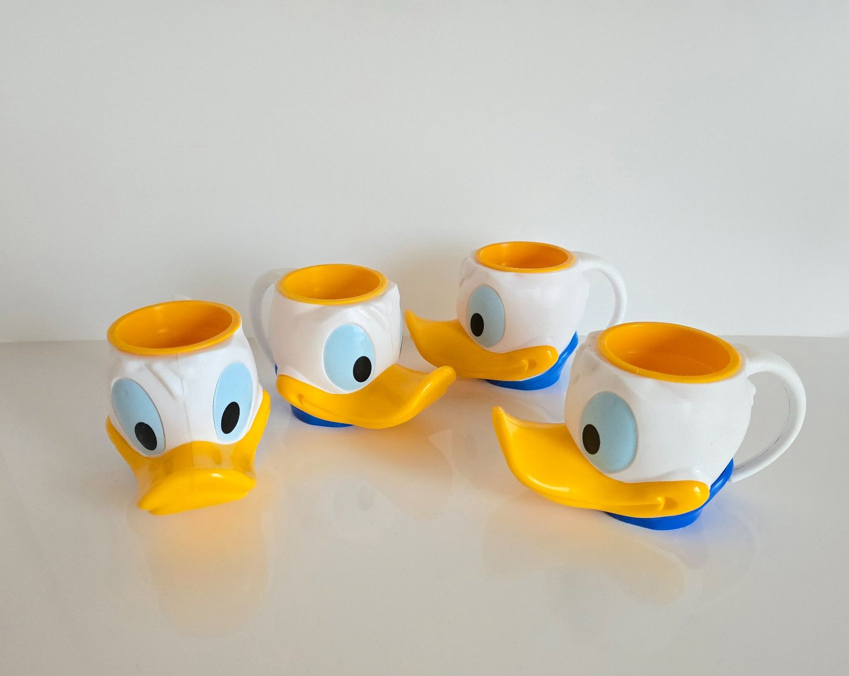 Fumetti: 4 lässige Donald Duck Kinder Tassen – Usato da Dättlikon venduto da Wundertuete_