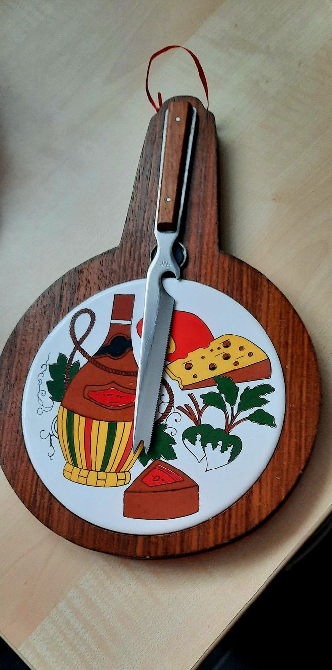 Cucine complete: Schönes Käsebrett mit Messer – Usato da Brienz BE venduto da Irmtraud01