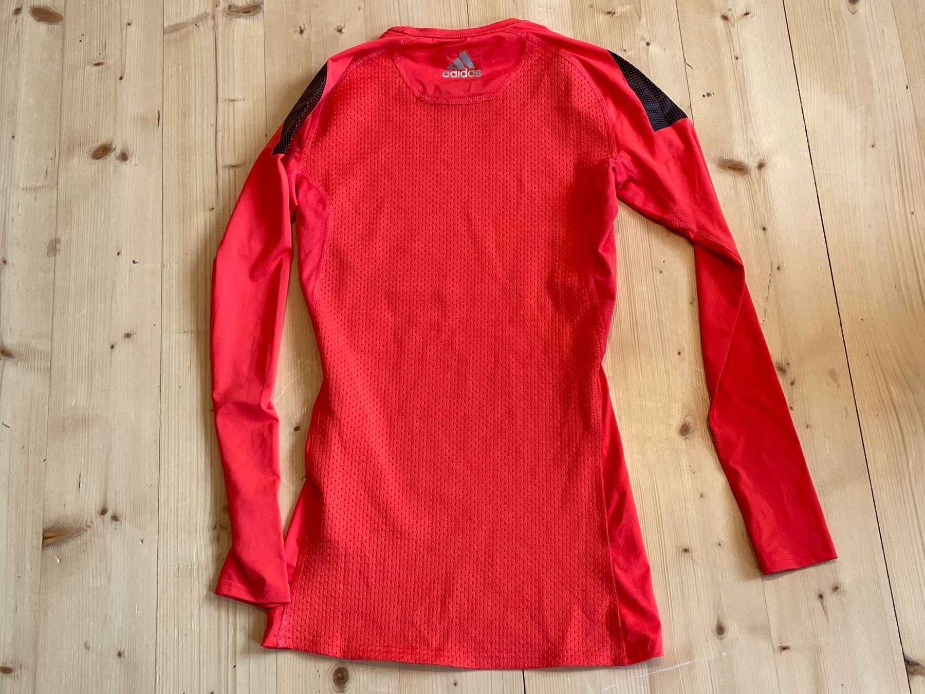 Adidas T-shirt: ADIDAS Techfit Compression Funktionsshirt Gr. S Langarm – Usato da Frasnacht venduto da GracyStore 2