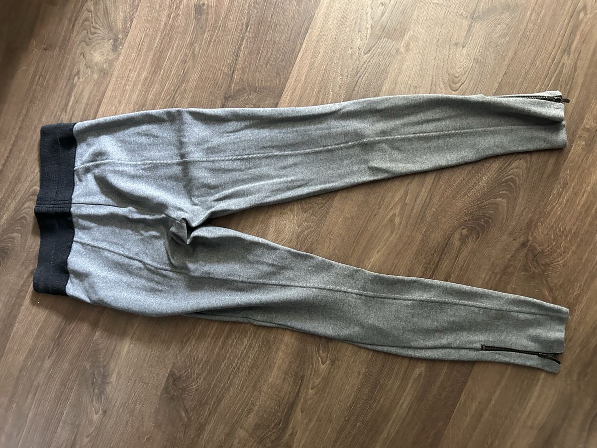Zara Leggings: Leggins Zara gris – Gebraucht aus Bôle von sev_n85b 1