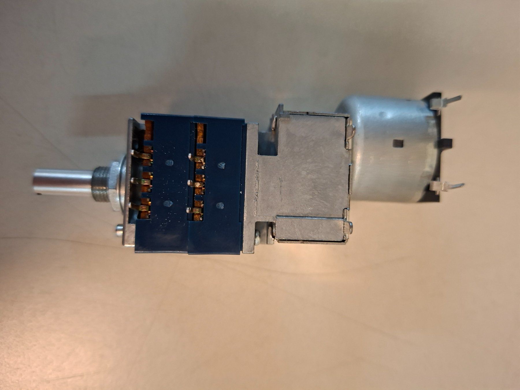Componenti elettronici: Potenziometer mit Motor – Nuovo (secondo la descrizione) da Niedergösgen venduto da piccorx5 3