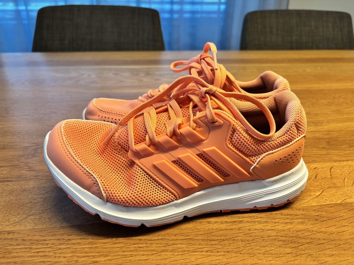 Adidas Chaussures femmes: Adidas Turnschuhe  – D'occasion à Muhen par Claudi1985 2