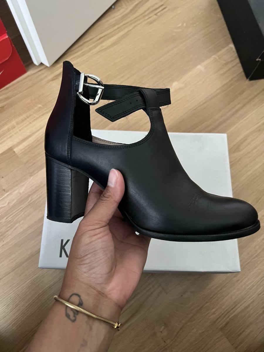 Scarpe da donna: Elegante schwarze Leder Stiefeletten – Usato da Köniz venduto da VivianaK92