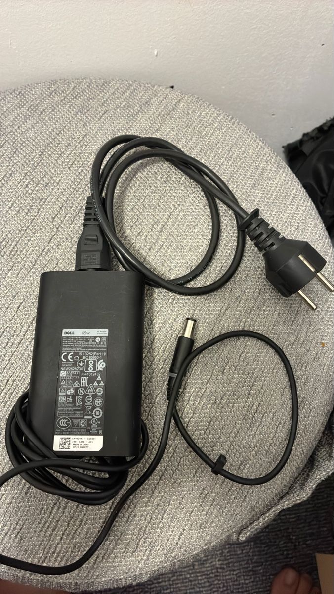 Dell Caricabatterie: Dell 65W Laptop Power Adapter Charger – Usato da St-Prex venduto da tan_qg7y