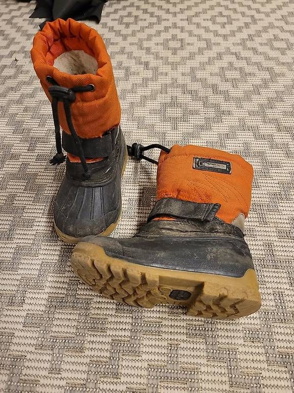 Scarpe per ragazzi: Winterstiefel Gr. 25-26 – Usato da Windisch venduto da roumetm