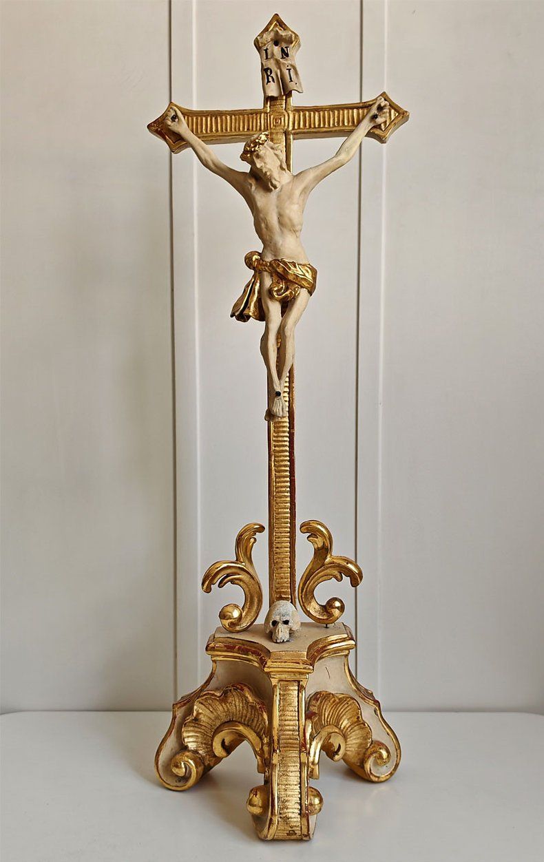 Statuette: Grosses Standkruzifix aus Holz, barocker Typus – Usato da Zuerich venduto da Antiquarium