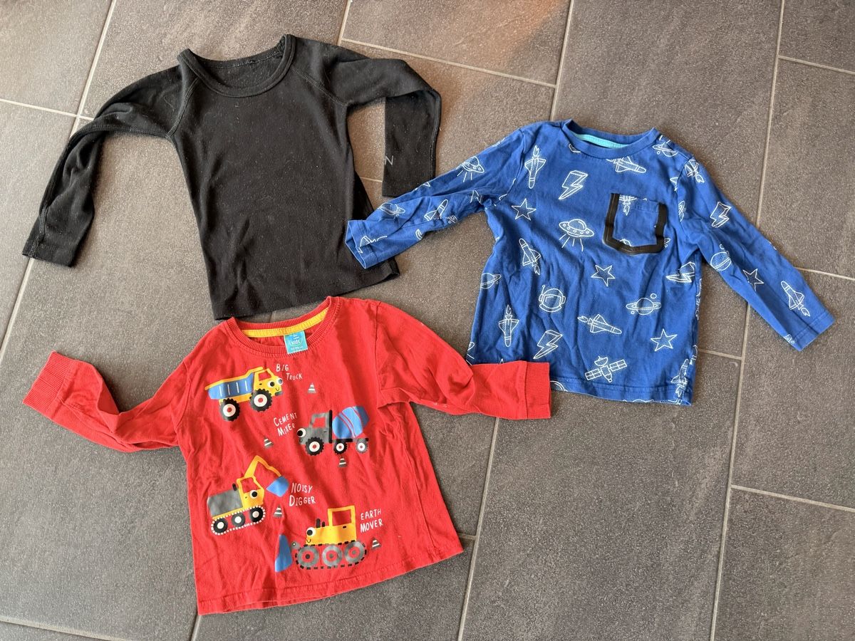 Lotti & Set di vestiti: Kleiderpaket Jungs Grösse 92 – Usato da Hombrechtikon venduto da winterhaesli 4