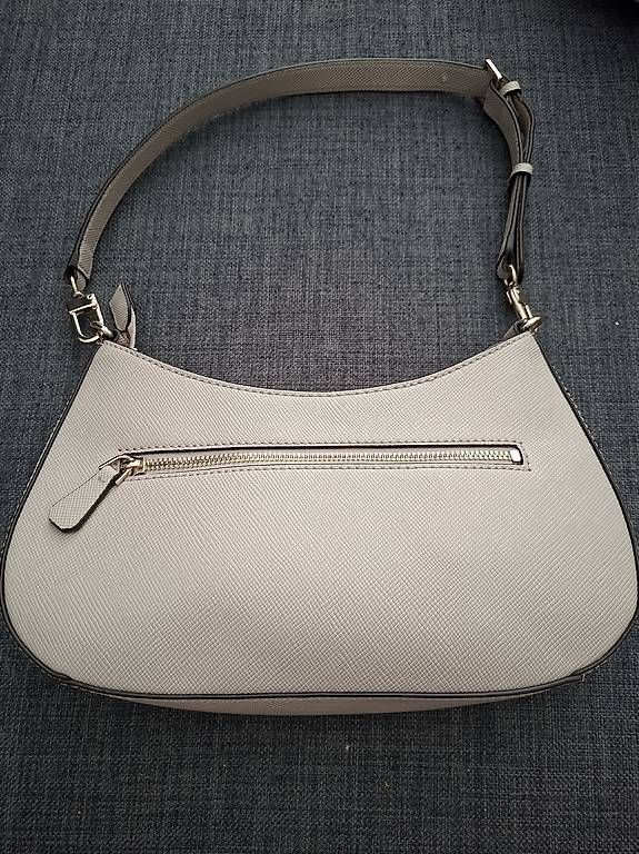 Taschen für Damen: Guess Tasche Beige – Gebraucht aus Wilderswil von syr_gb6w 2