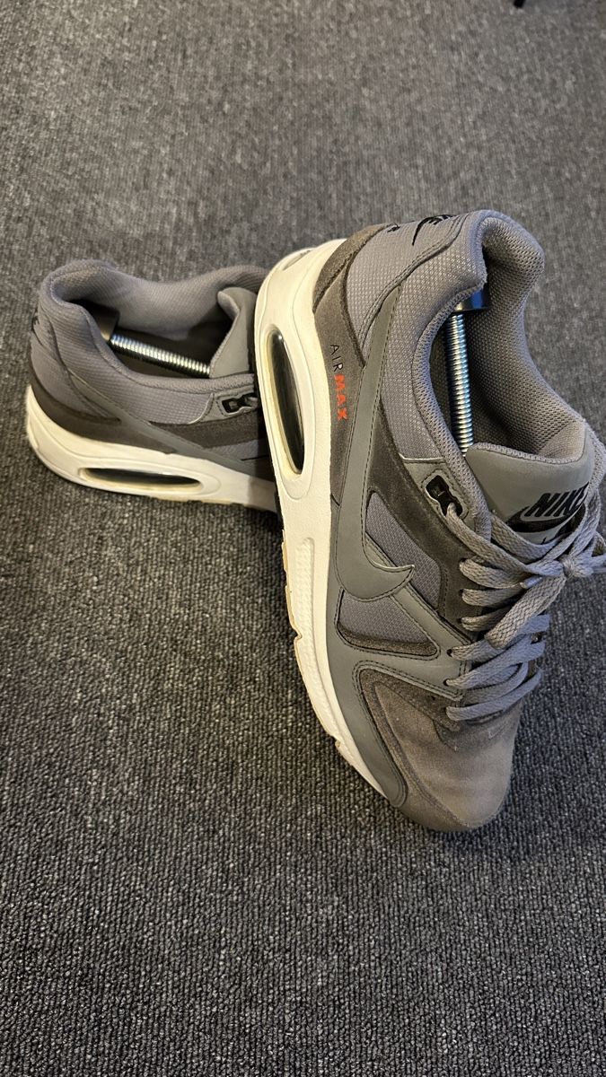 Nike Scarpe da uomo: Nike Air Max Hommes taille 42.5 – Usato da Bulle venduto da LeMoleson