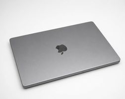 Apple MacBook Pro 14” (2021) – 16 GB RAM / 512 GB