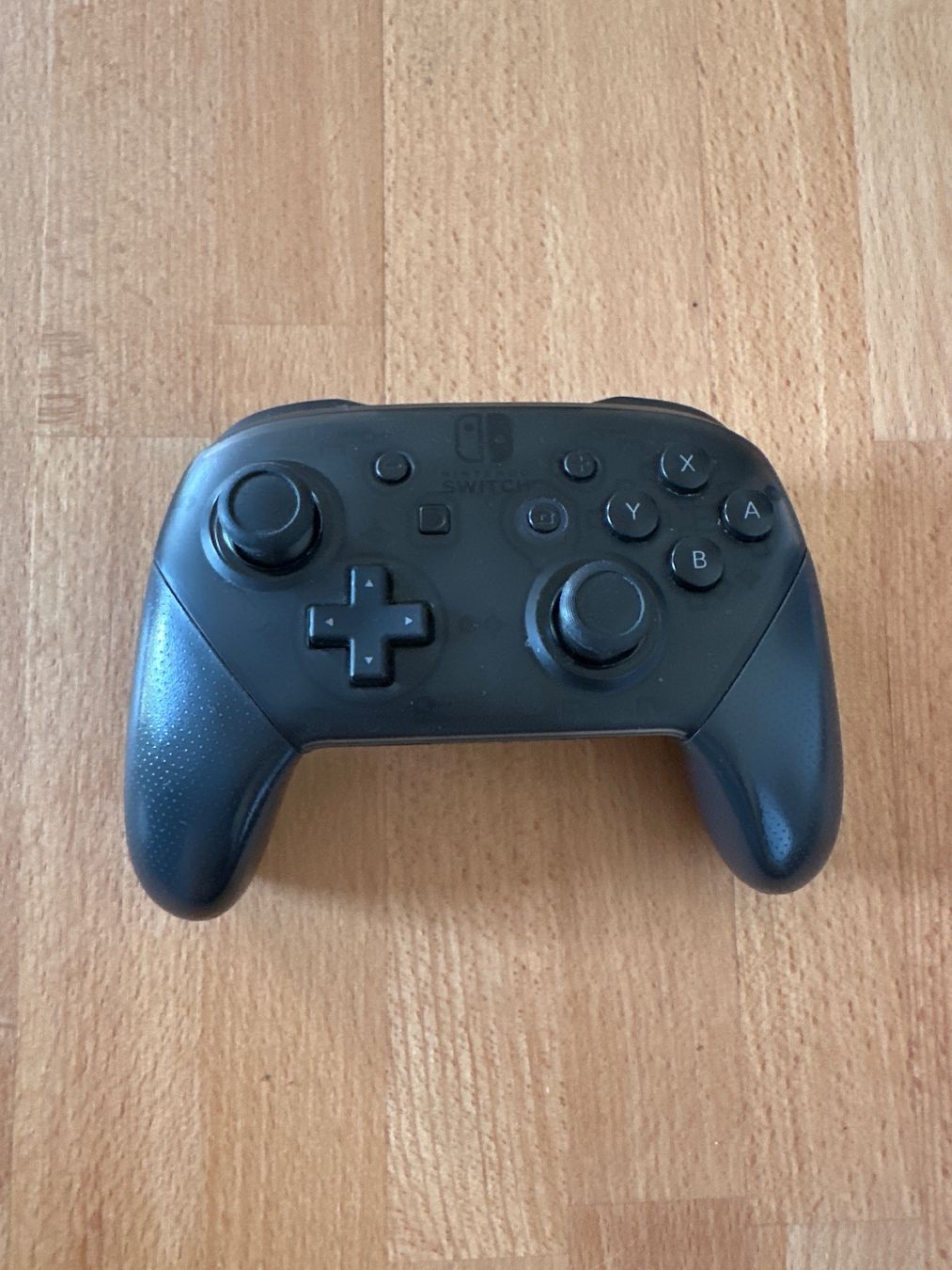 Nintendo Controller: Nintendo Switch Pro Controller guter Zustand – Usato da Oberglatt ZH venduto da vv_Fendi_vv