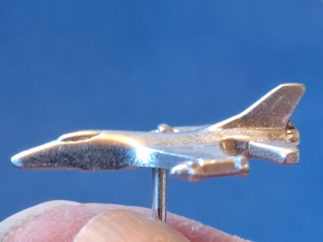 Schweizer Armee Placchette & Badge: Flugzeug FA-18 Pins, Anstecker, 2 Stk. – Usato da Schlieren venduto da Svenja7 4