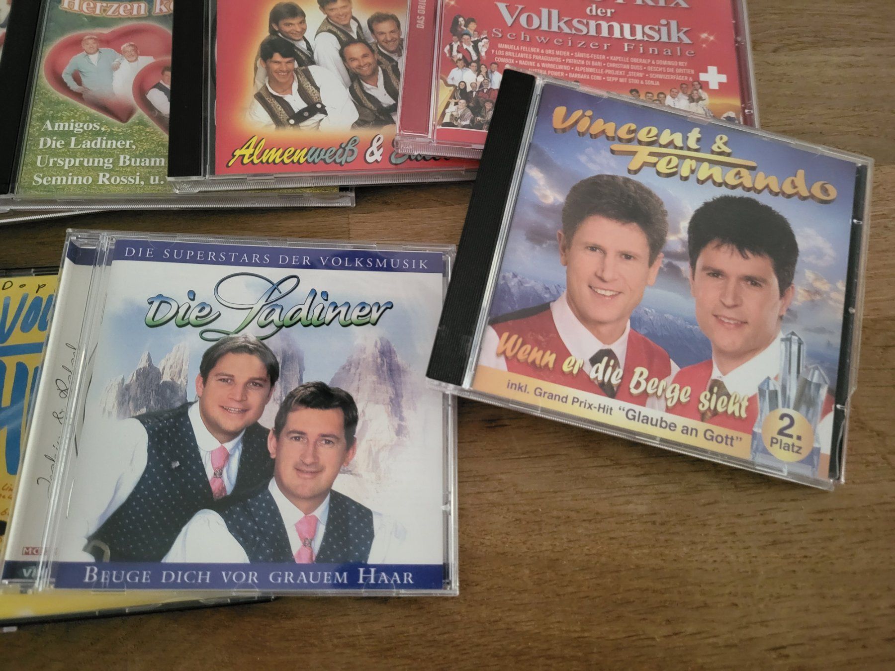 CD: Sammlung: 39 volkstümliche CD's – Usato da Urtenen-Schönbühl venduto da Lari1 2