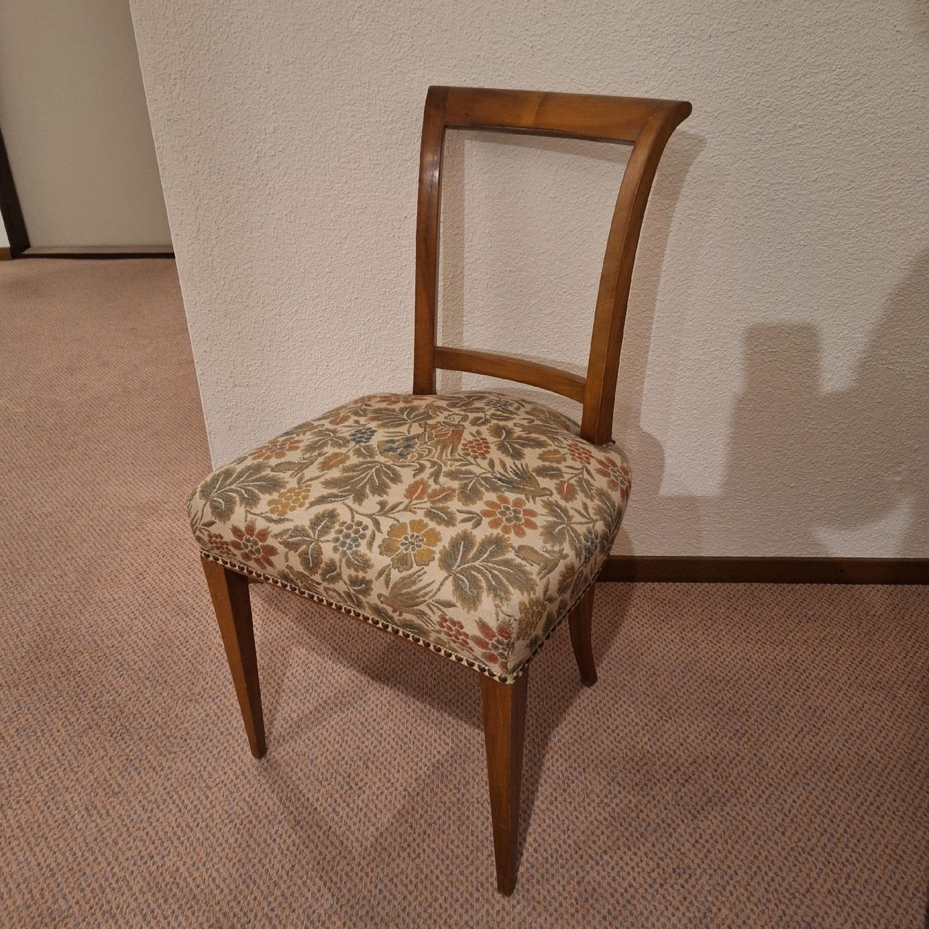 Stühle: Schöner, nostalgische Stuhl,  Holzlehne – Gebraucht aus Winterthur von Goldpipau