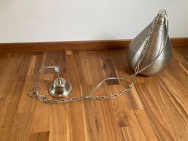 Pendelleuchte Tropfenform Metall gelocht silber gebraucht
