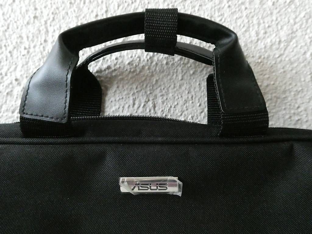 Asus Borse: Grosse Asus Notebook Tasche wie neu – Usato da Dietlikon venduto da Woodgate 1