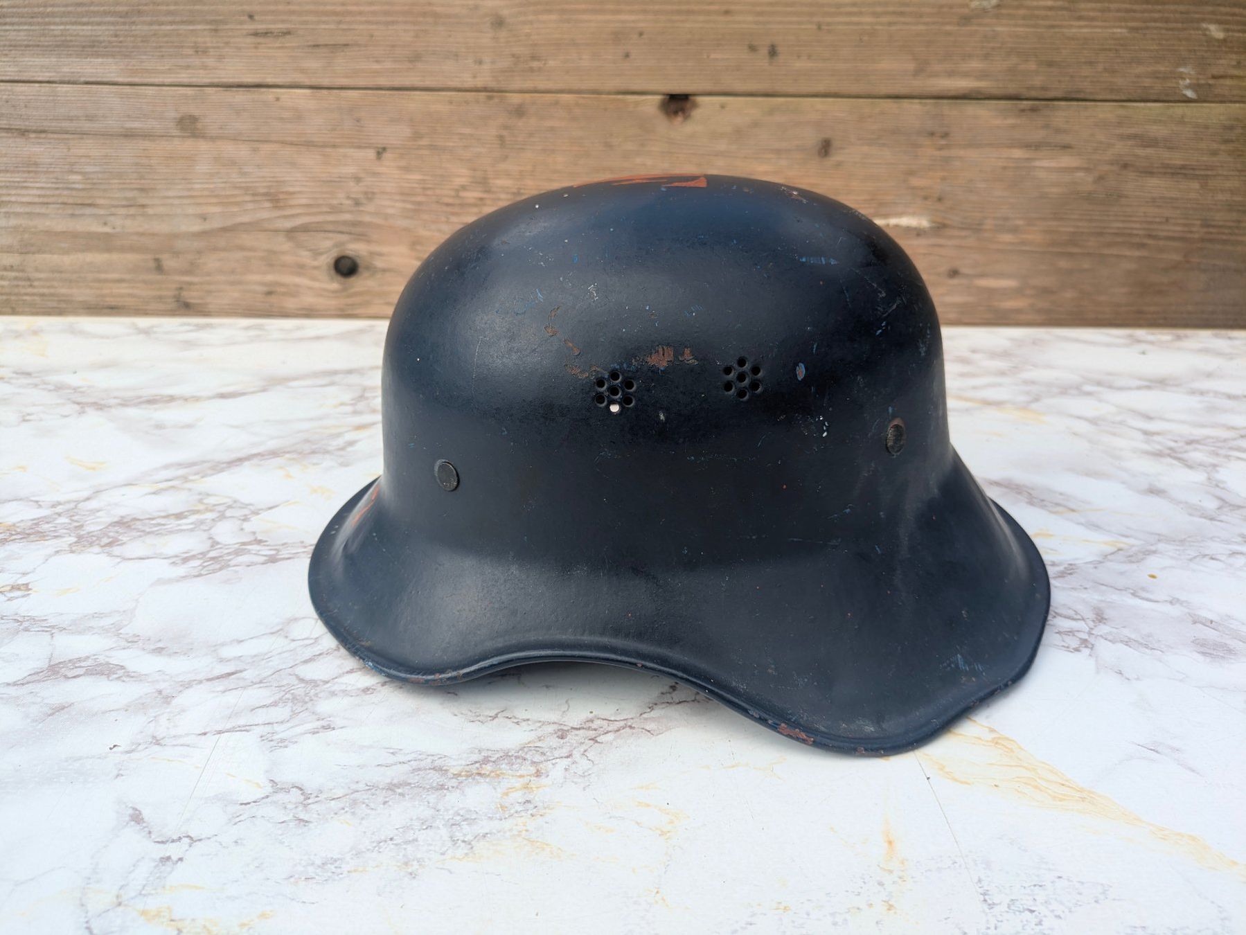 Uniformi & Effetti personali: Luftschutz Stahlhelm M44 "Gladiator" 1-Teilig – Usato da Buttisholz venduto da ArmeeShopCH 5