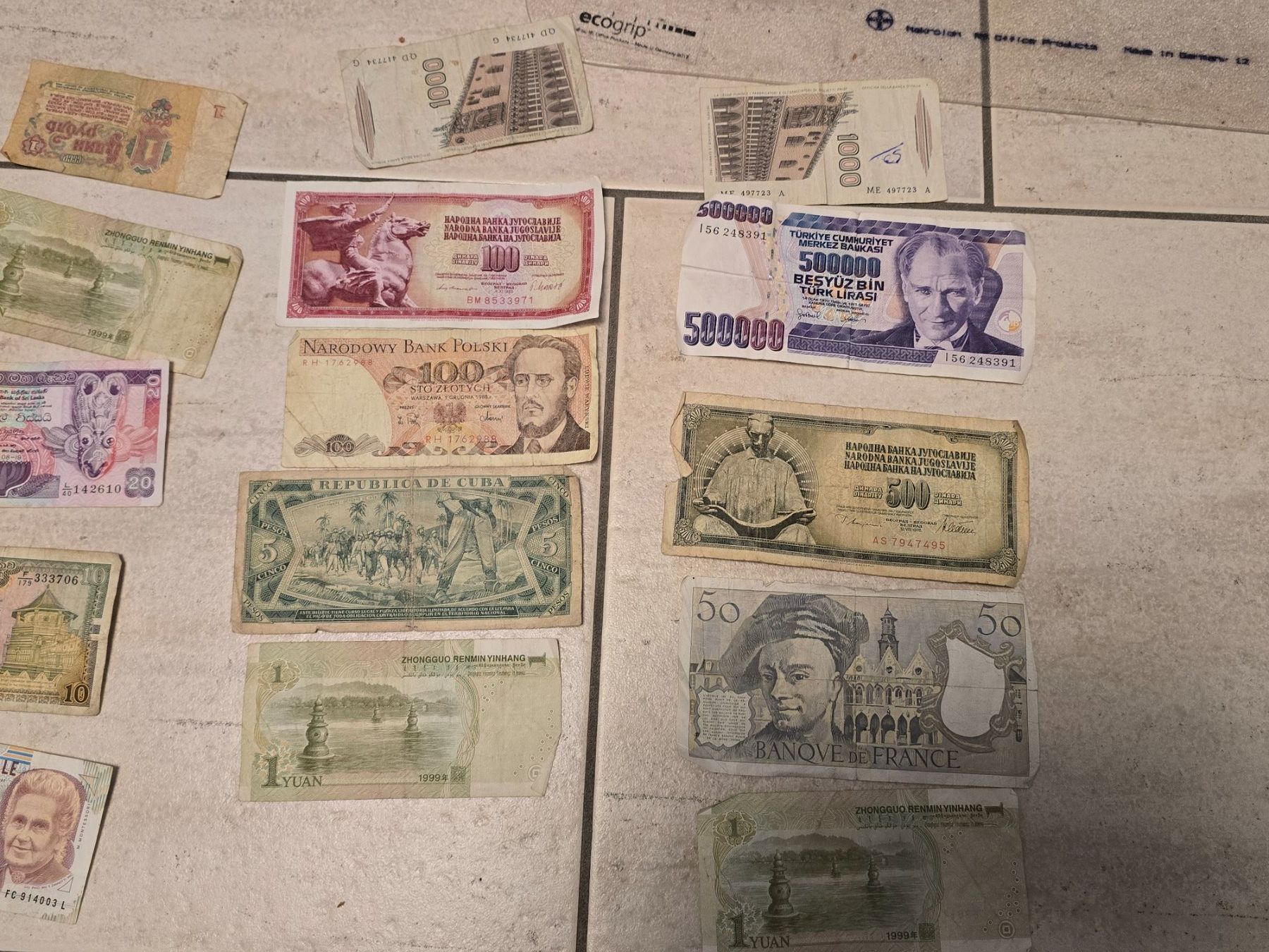 Banconote: Lot de 19 billets de monnaies – Usato da Tramelan venduto da Nirdan