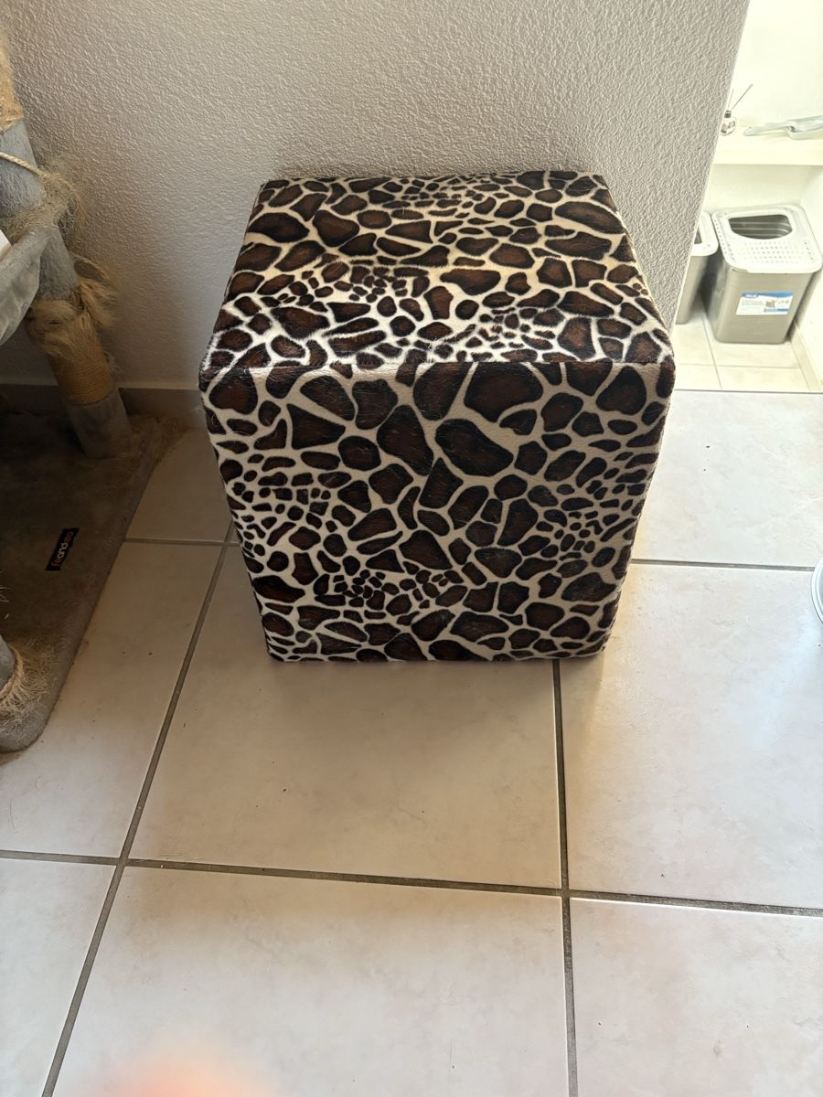 Sgabelli: Hocker Giraffenmuster Stoff guter Zustand – Usato da Safenwil venduto da taschenlady