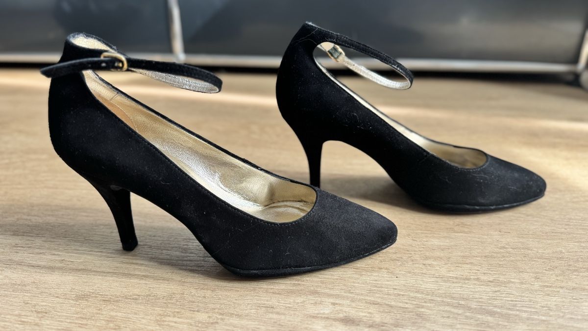 Unisa Scarpe da donna: Unisa Wildleder Riemchen Pumps, Grösse 37 – Usato da St. Niklausen LU venduto da Ispaar