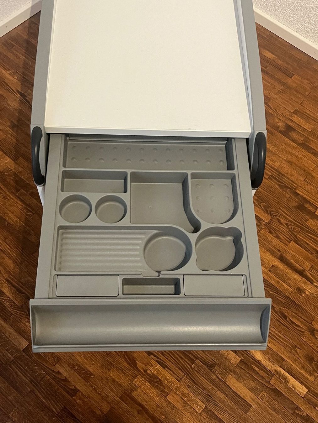 Moll Banconi: Rollcontainer Moll weiss grau mit 3 Schubladen – Usato da Thun venduto da Pfuschi74 5