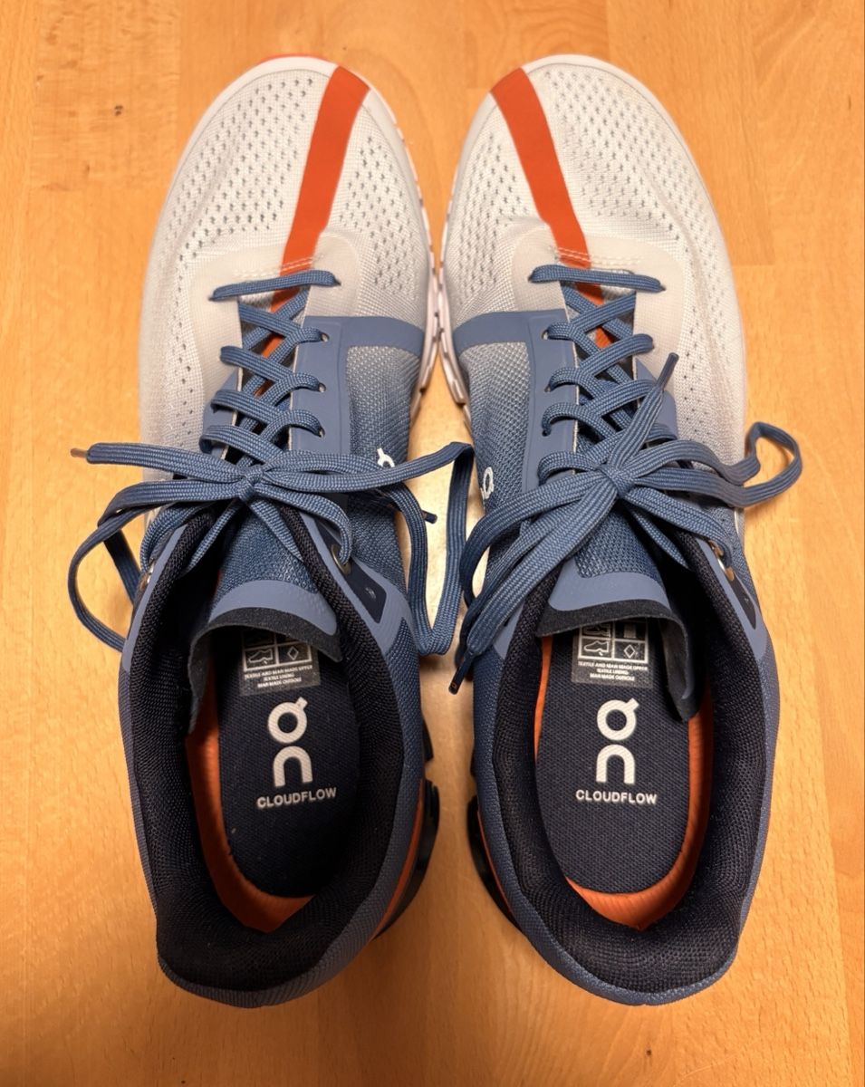 On Chaussures hommes: ON Cloudflow Laufschuhe Grösse 40.5 – Neuf (Voir description) à Morschach par Butterbrot9000