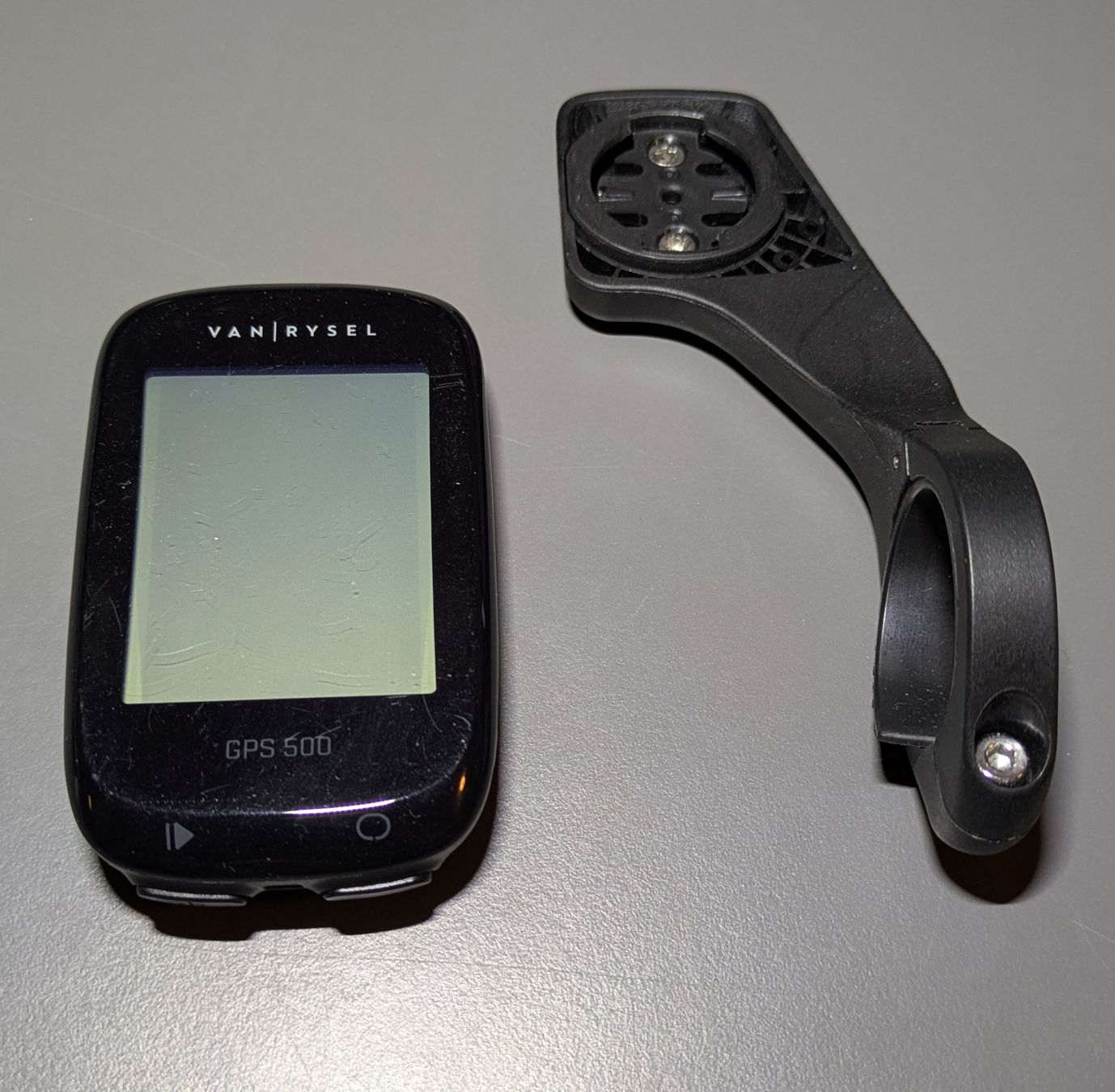Misurare: Fahrradcomputer Van Rysel GPS 500 mit Lenkerhalterung – Usato da Mönchaltorf venduto da Zirfomat