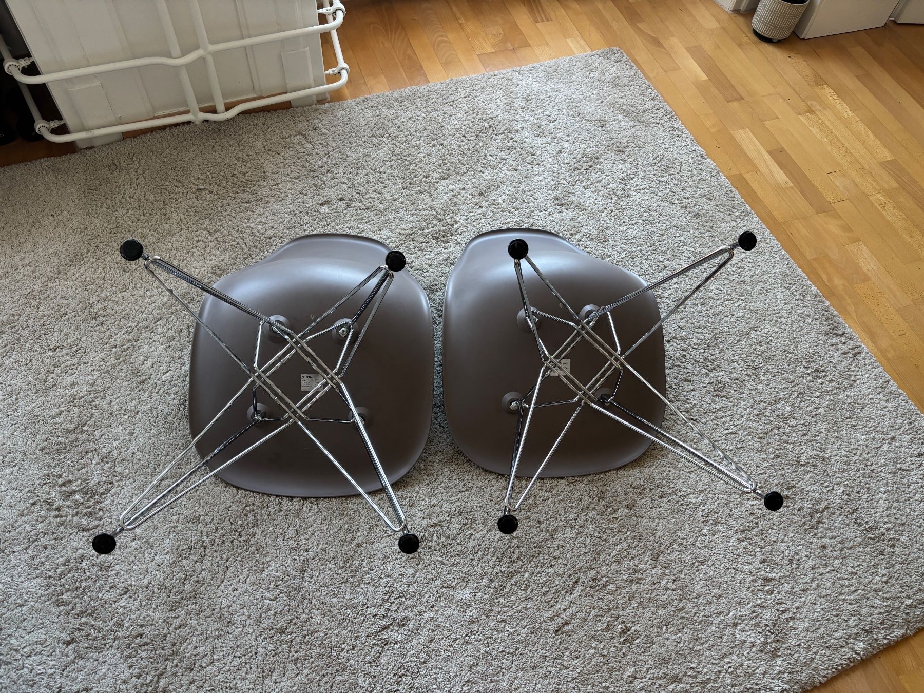 Vitra Sedie: 2 Vitra - Eames Plastic Side Chair DSR, mit Kratzern – Usato da Luzern venduto da SMOOS 6