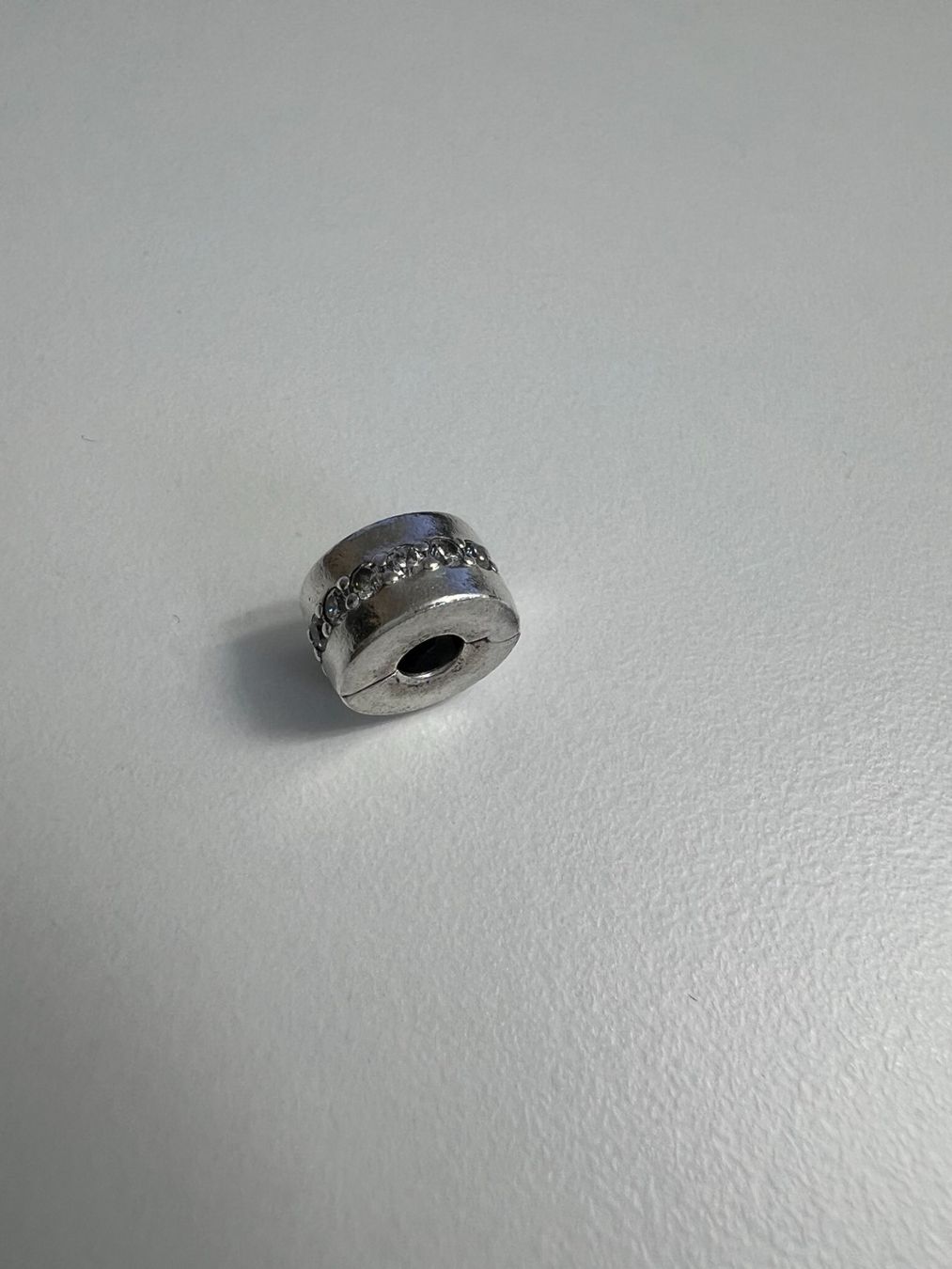 Pandora Ciondoli: Pandora Clear Sparkling Row Clip Charm – Usato da Klosters venduto da jasmin-91 1