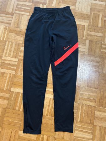 2 Nike Trainingshosen Gr. 158-170