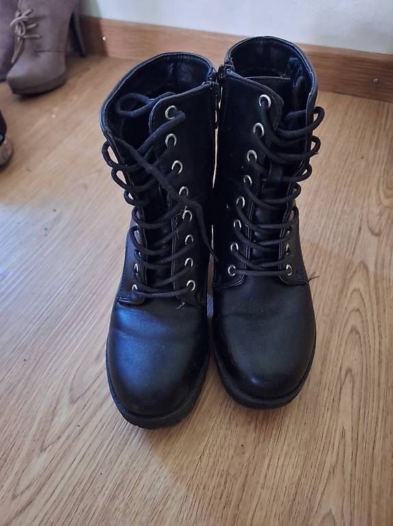 Scarpe da donna: Stiefel mit kleinem absatz 36 – Usato da Arlesheim venduto da gligli01 1