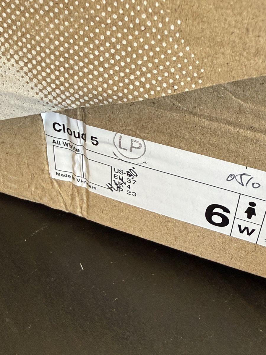 On Chaussures femmes: ON Cloud 5 Schuhe Weiss Gr. 37 NEU – Neuf avec emballage d'origine à Wallbach par Nenex 5