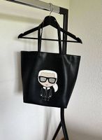 Karl Lagerfeld Tasche mit Anhänger