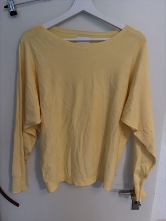 Gelber Pullover