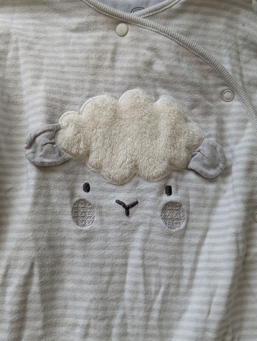 Next Pigiami: 3 Next Pyjama, Schafmotiv, Grösse 92 cm – Usato da Zofingen venduto da Droni_A 2