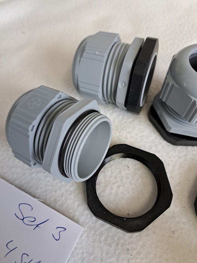 Cavi: Kabelverschraubung 4Stk. M40 Kunststoff Set 3 – Nuovo (secondo la descrizione) da Sargans venduto da Bomp 4