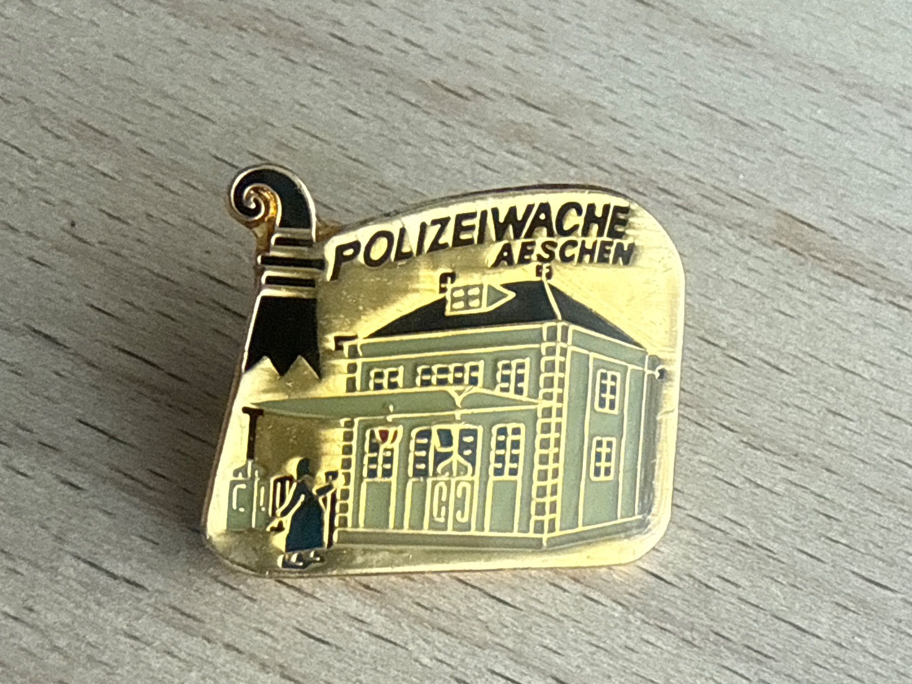 Placchette & Badge: Pin Polizeiwache Aeschen – Usato da Glattbrugg venduto da Schweigmatt