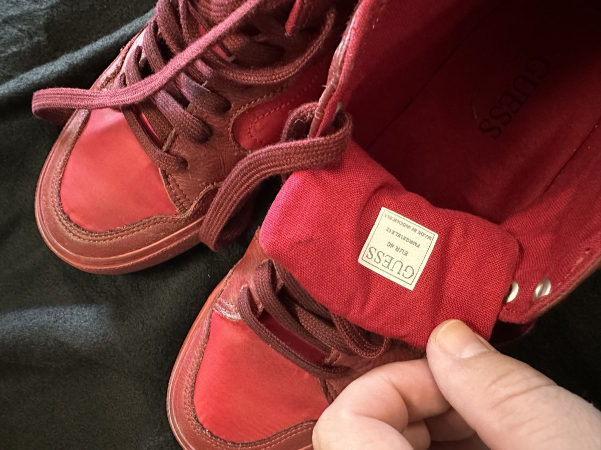 Guess Scarpe da uomo: GUESS Sneaker, 1x getragen, Gr40, rot – Nuovo (secondo la descrizione) da Zollikofen venduto da Just2Fast 2