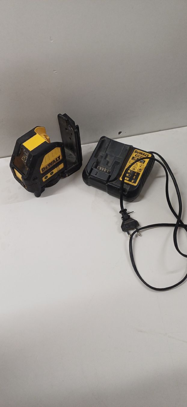 Dewalt Tutti gli attrezzi: DeWalt Kreuzlinienlaser mit Ladegerät  – Difettoso da Au TG venduto da aatec_105