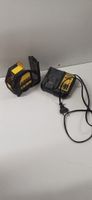 DeWalt Kreuzlinienlaser mit Ladegerät 