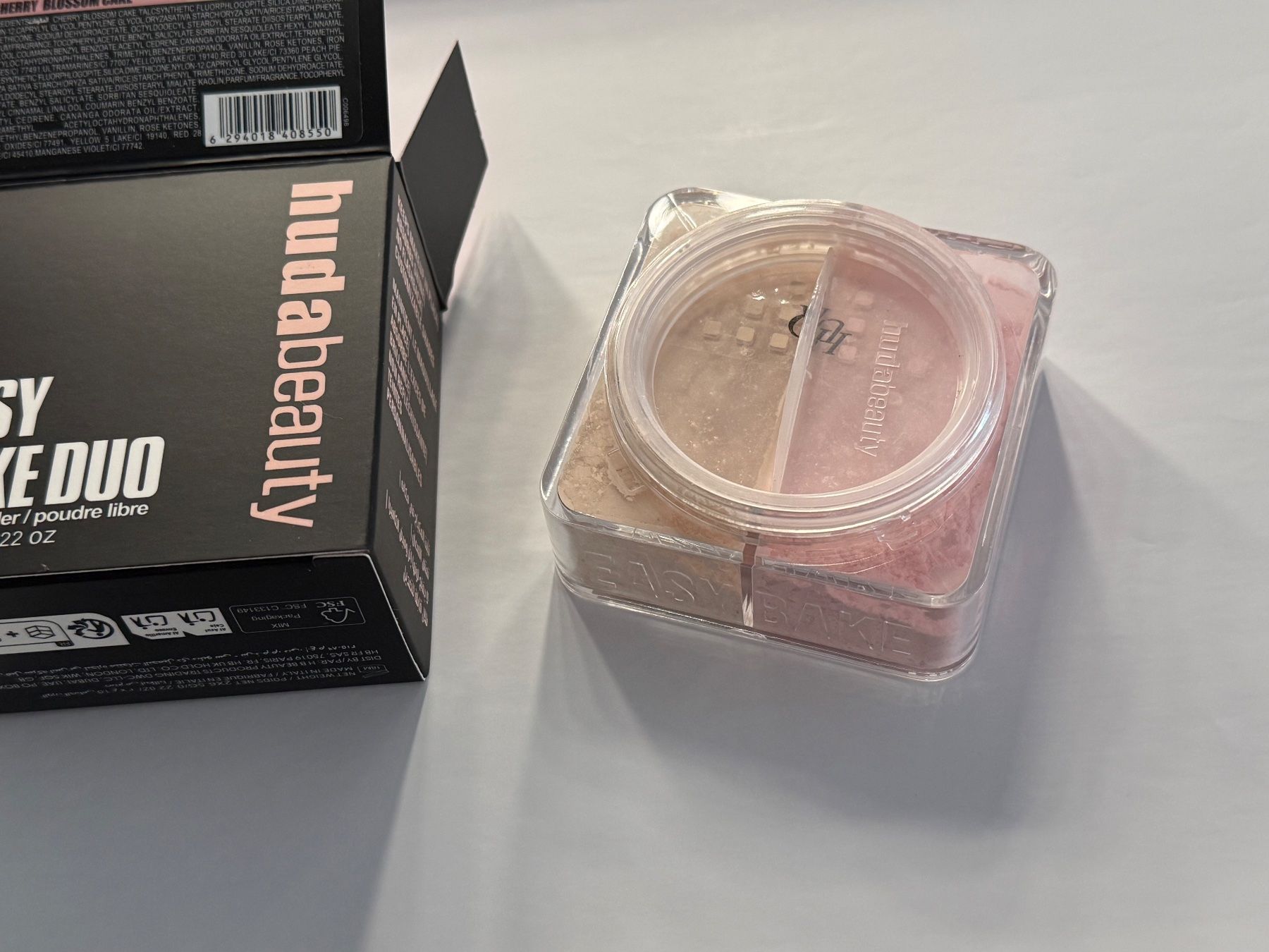 Huda Beauty Make-up: Huda Beauty Powder – Neu und originalverpackt aus Baar von xata 1