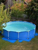 Metallrahmenpool inkl. Filterpumpe, Poolroboter und Zubehör