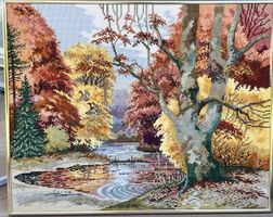 Handgesticktes Wandbild Herbstwald im Rahmen, 49x60cm